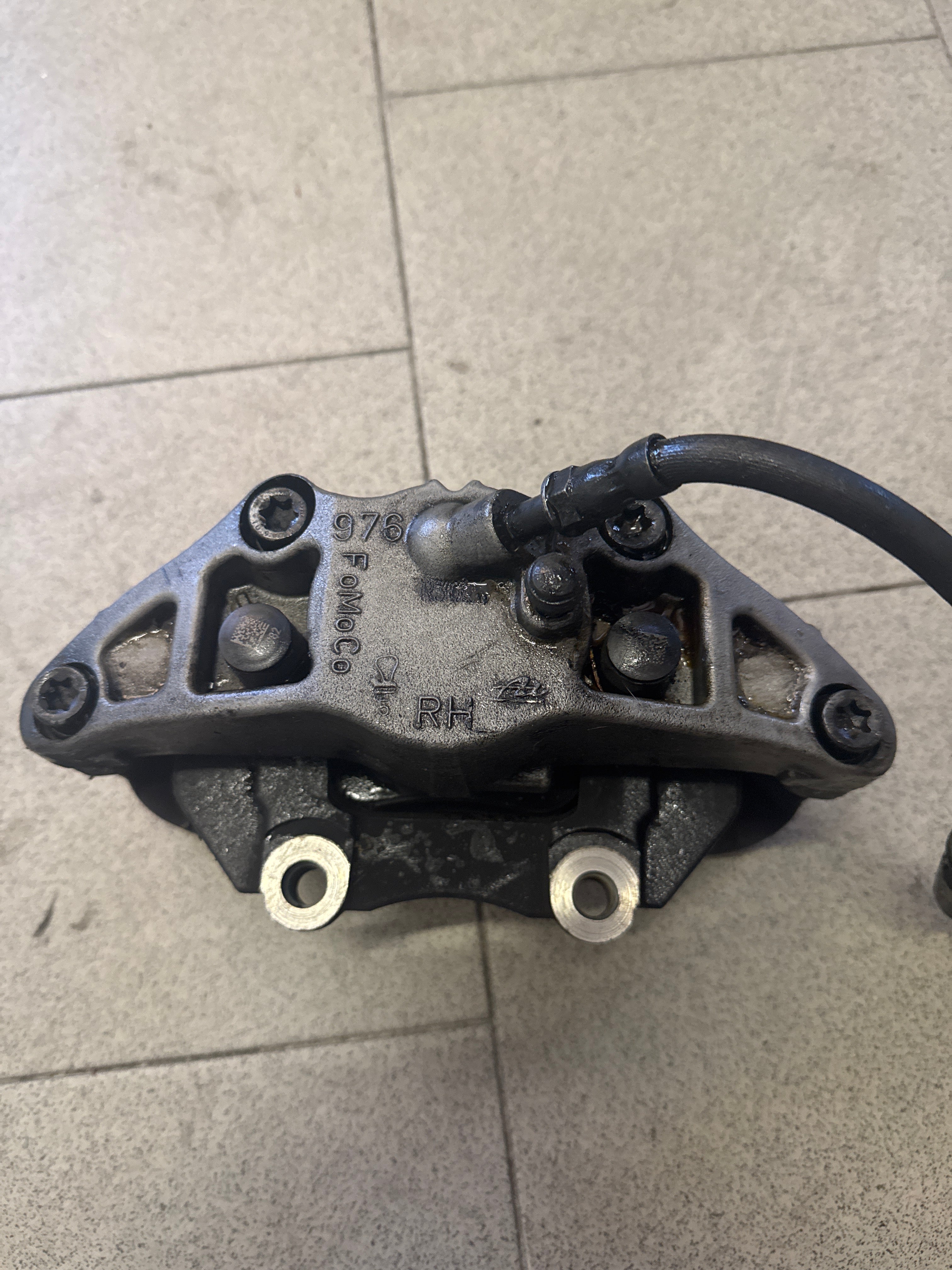 PINZA FRENO ANTERIORE DESTRA USATA VOLVO V40 CROSS COUNTRY 16,5" cod. 36000704