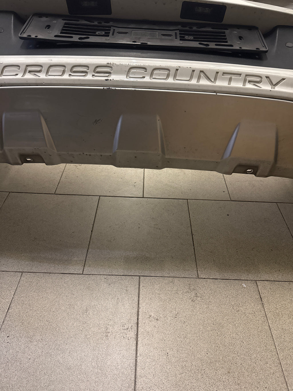 PARAURTI POSTERIORE VOLVO V40 Cross Country colore 61400 - WHITE SOLID (ICE WHITE) cod. 39824391 - 31383640 - 39814659