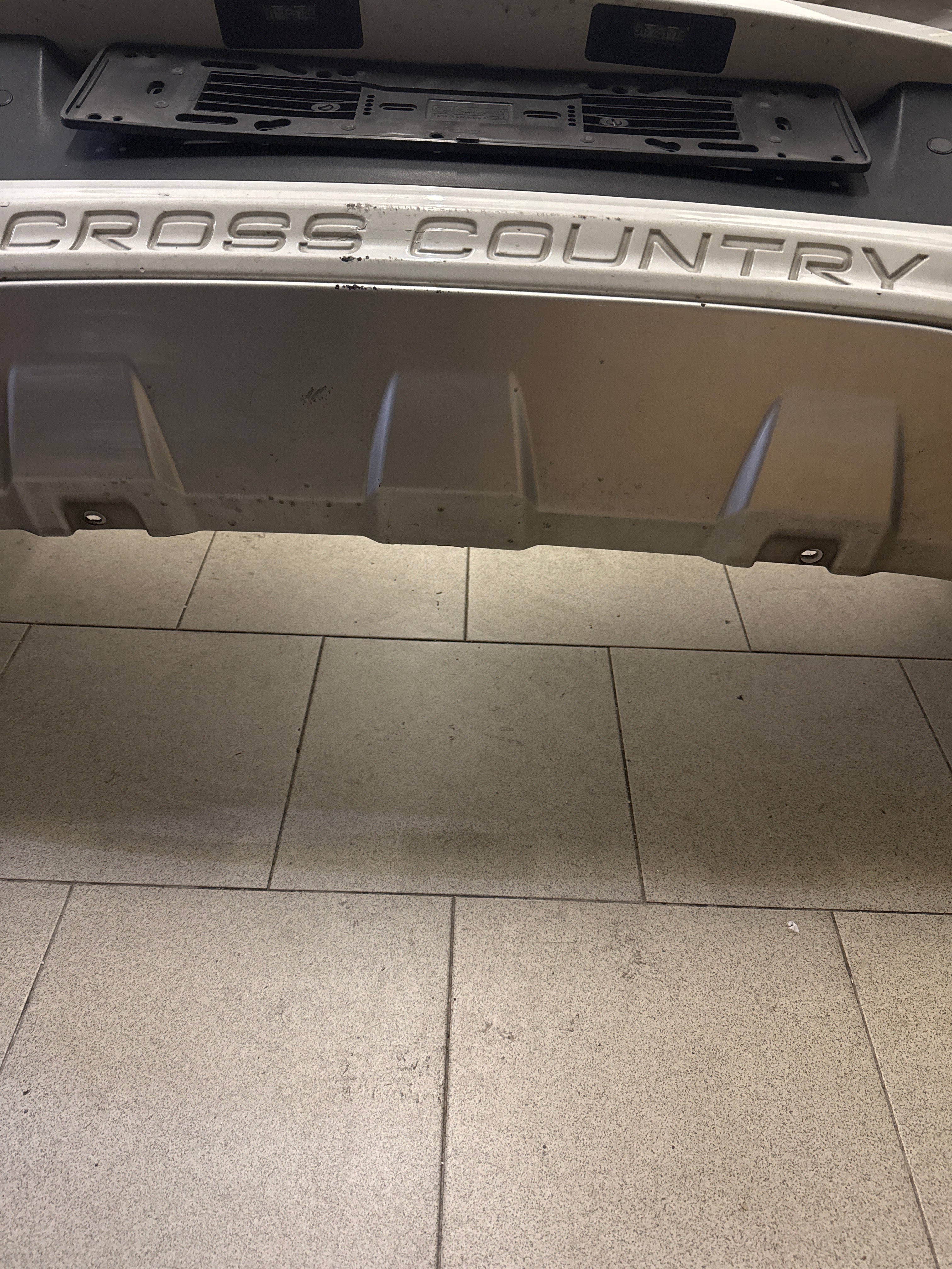 PARAURTI POSTERIORE VOLVO V40 Cross Country colore 61400 - WHITE SOLID (ICE WHITE) cod. 39824391 - 31383640 - 39814659