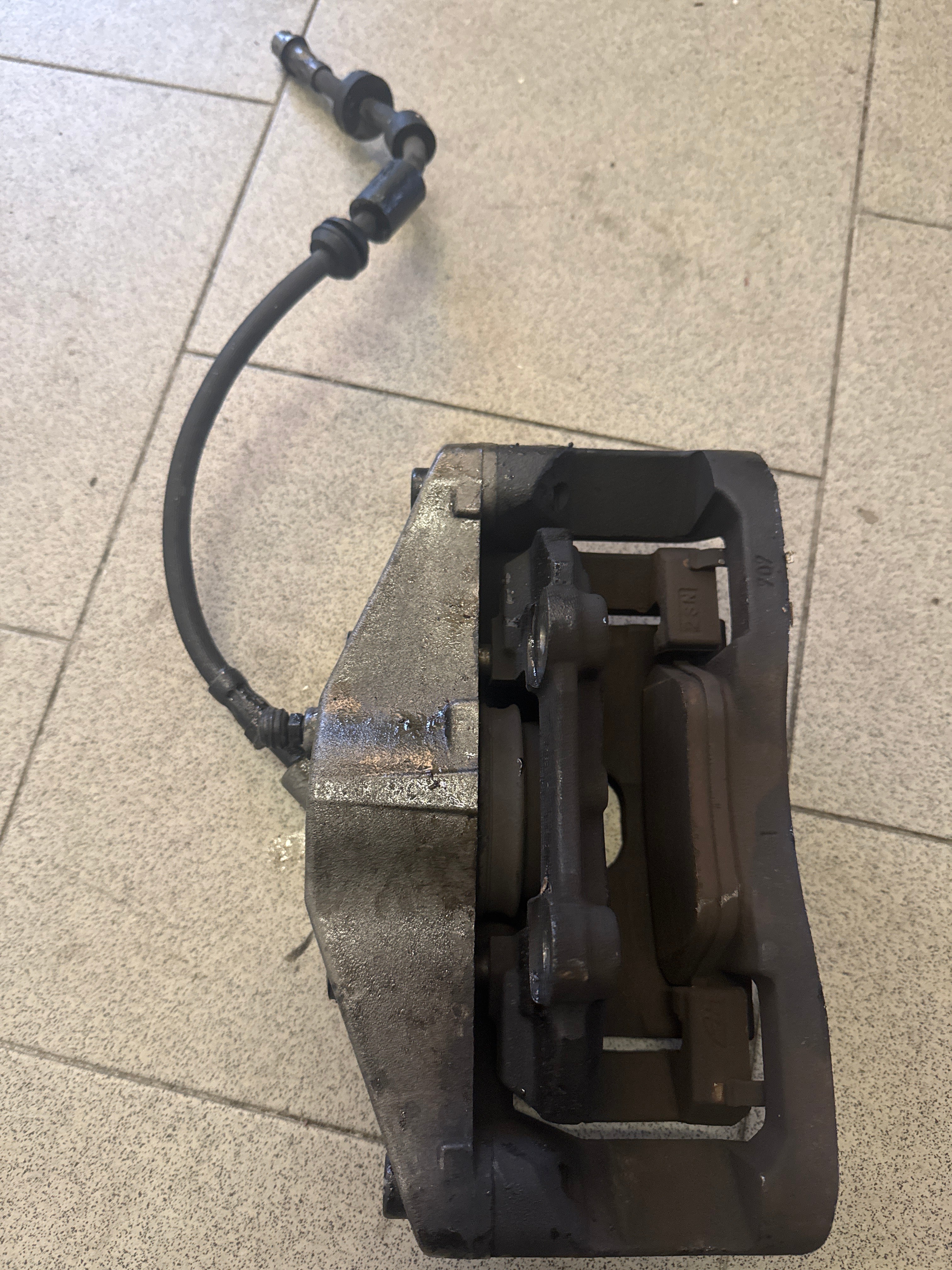 PINZA FRENO ANTERIORE DESTRA USATA VOLVO V40 CROSS COUNTRY 16,5" cod. 36000704