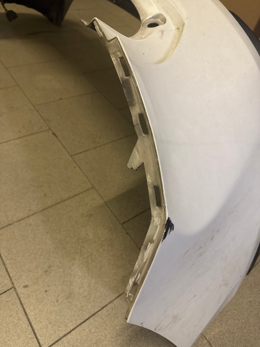 PARAURTI POSTERIORE VOLVO V40 Cross Country colore 61400 - WHITE SOLID (ICE WHITE) cod. 39824391 - 31383640 - 39814659