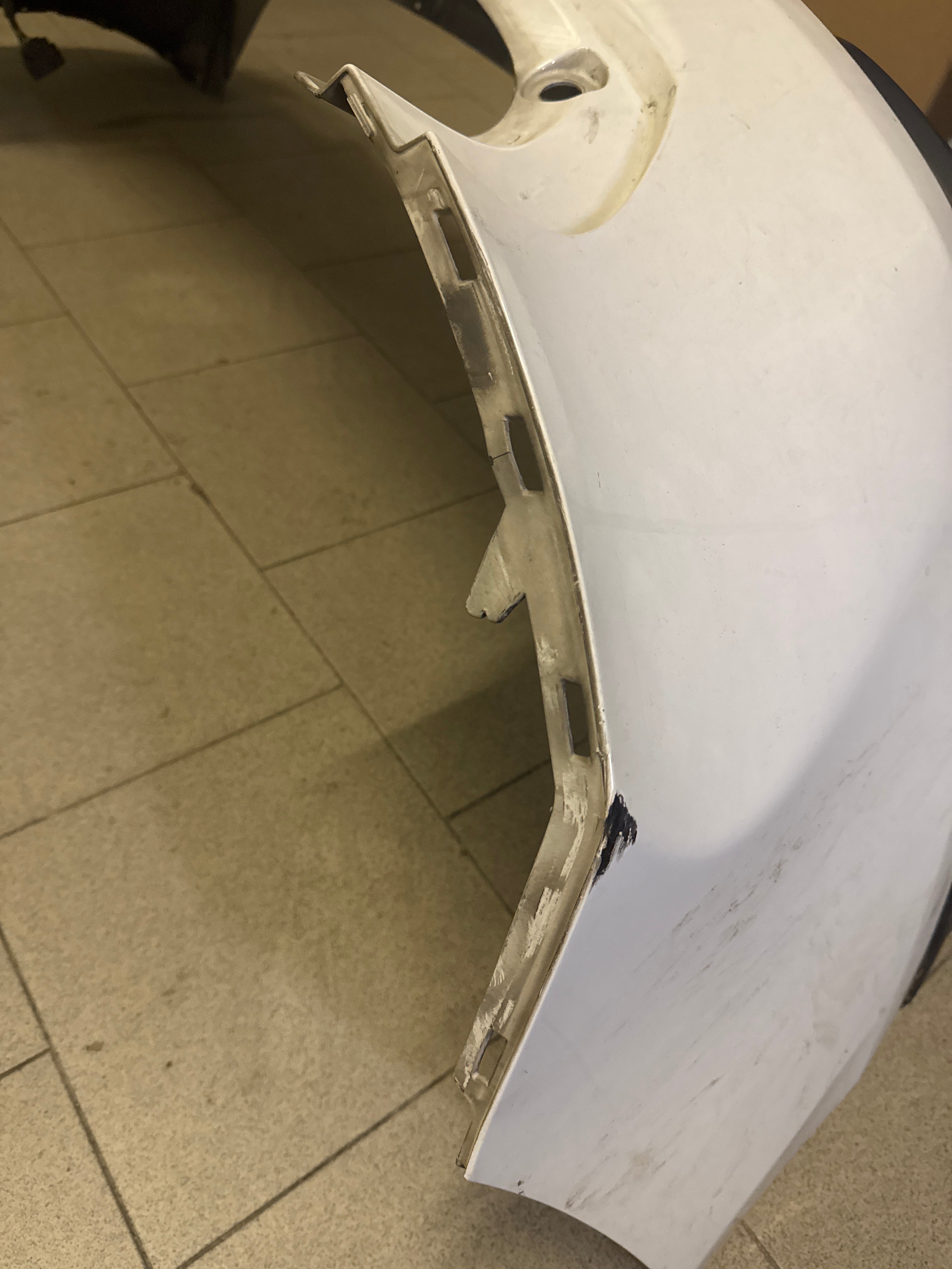 PARAURTI POSTERIORE VOLVO V40 Cross Country colore 61400 - WHITE SOLID (ICE WHITE) cod. 39824391 - 31383640 - 39814659