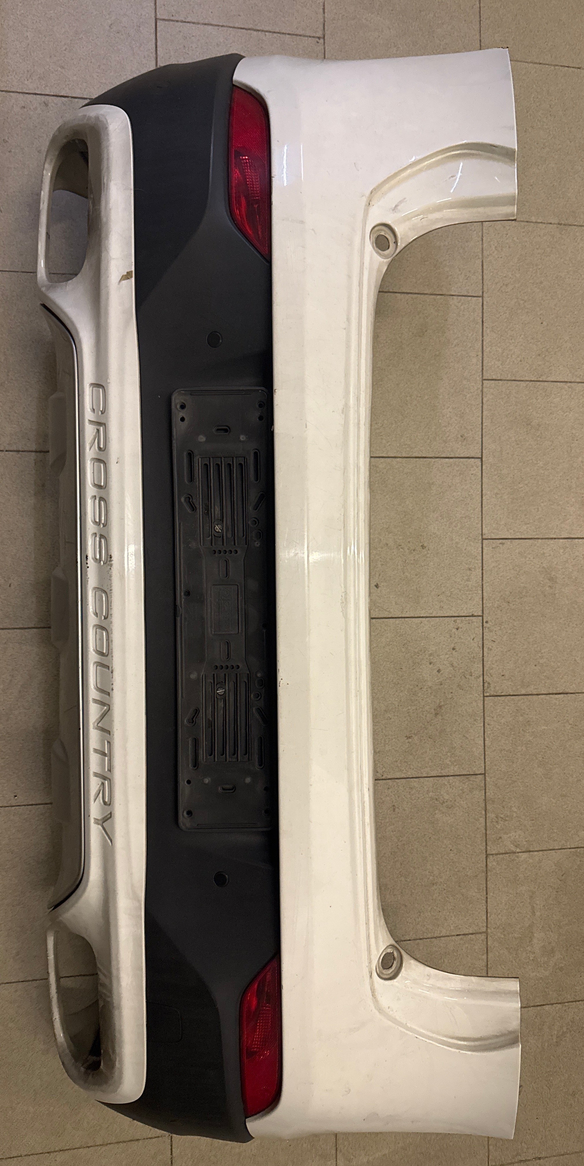PARAURTI POSTERIORE VOLVO V40 Cross Country colore 61400 - WHITE SOLID (ICE WHITE) cod. 39824391 - 31383640 - 39814659