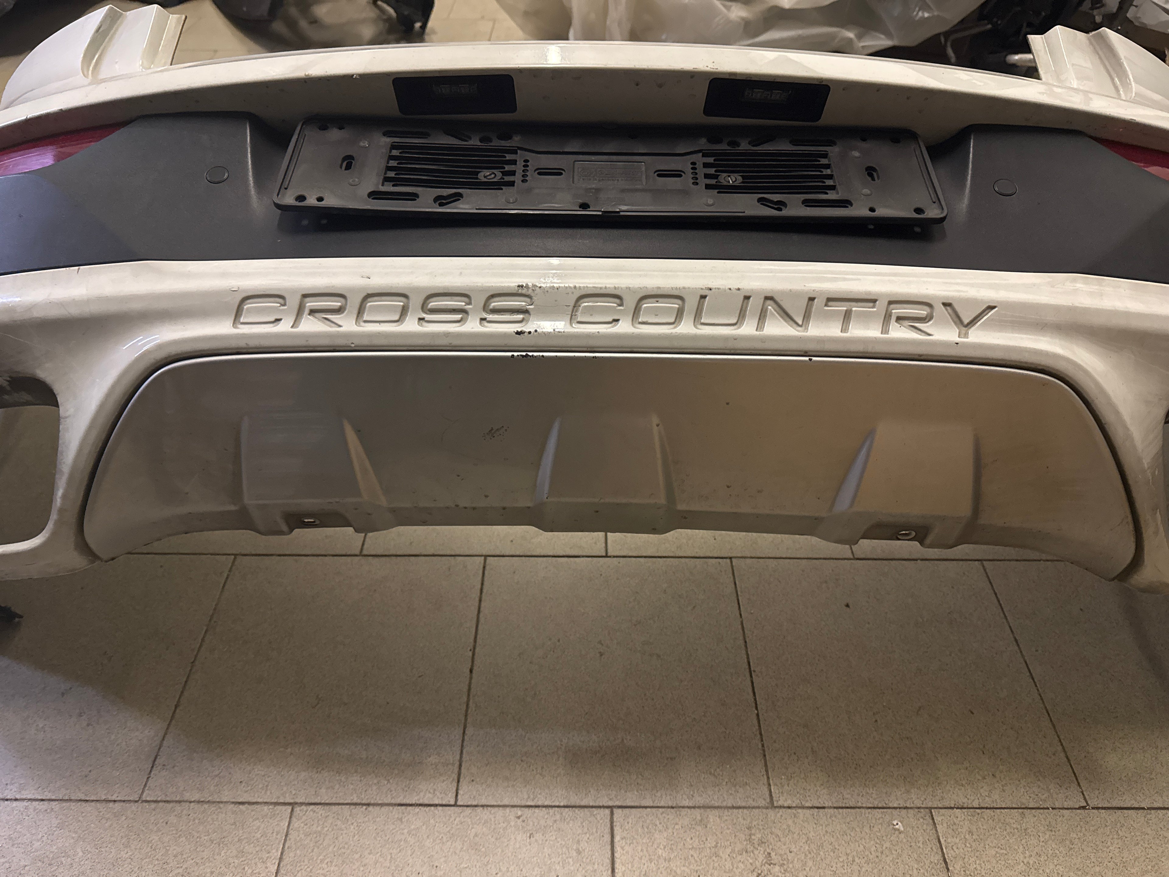 PARAURTI POSTERIORE VOLVO V40 Cross Country colore 61400 - WHITE SOLID (ICE WHITE) cod. 39824391 - 31383640 - 39814659