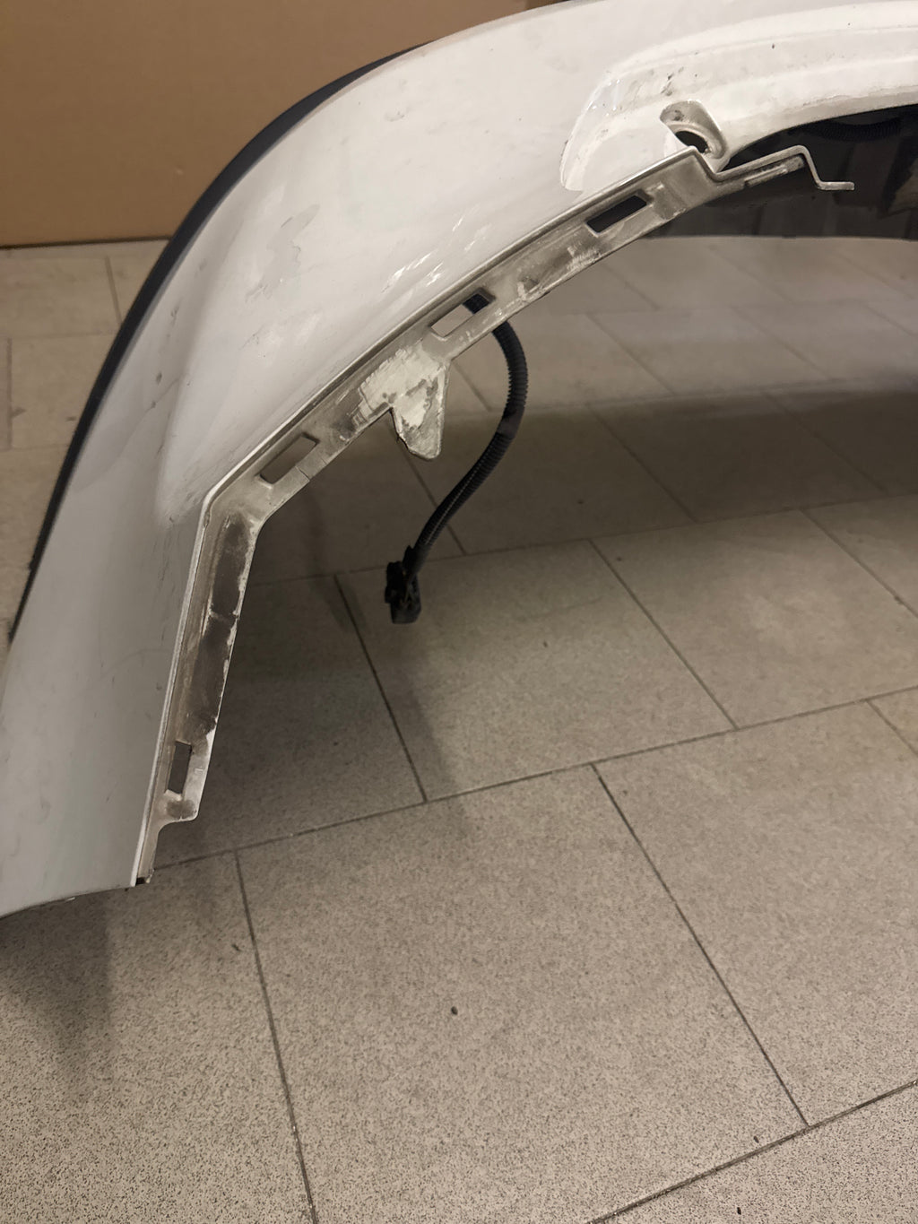 PARAURTI POSTERIORE VOLVO V40 Cross Country colore 61400 - WHITE SOLID (ICE WHITE) cod. 39824391 - 31383640 - 39814659