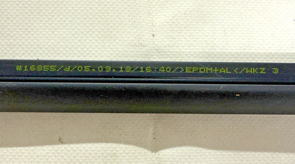 RASCHIAVETRO ESTERNO PORTA POSTERIORE SINISTRO BMW SERIE E  E90 COD. 51347060249