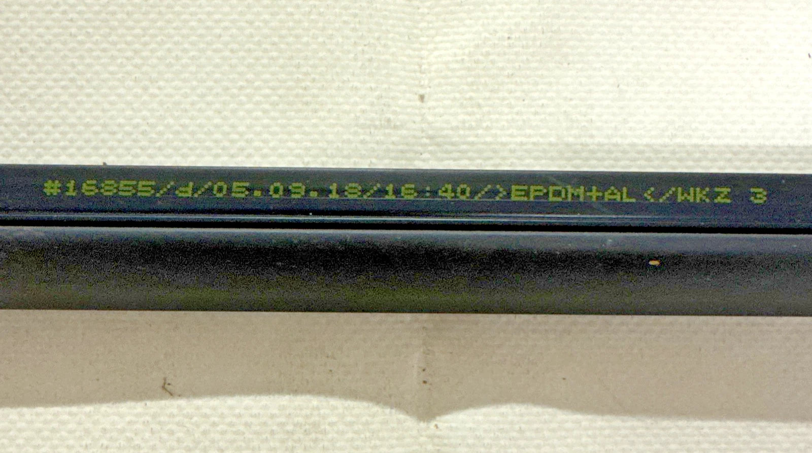 RASCHIAVETRO ESTERNO PORTA POSTERIORE SINISTRO BMW SERIE E  E90 COD. 51347060249