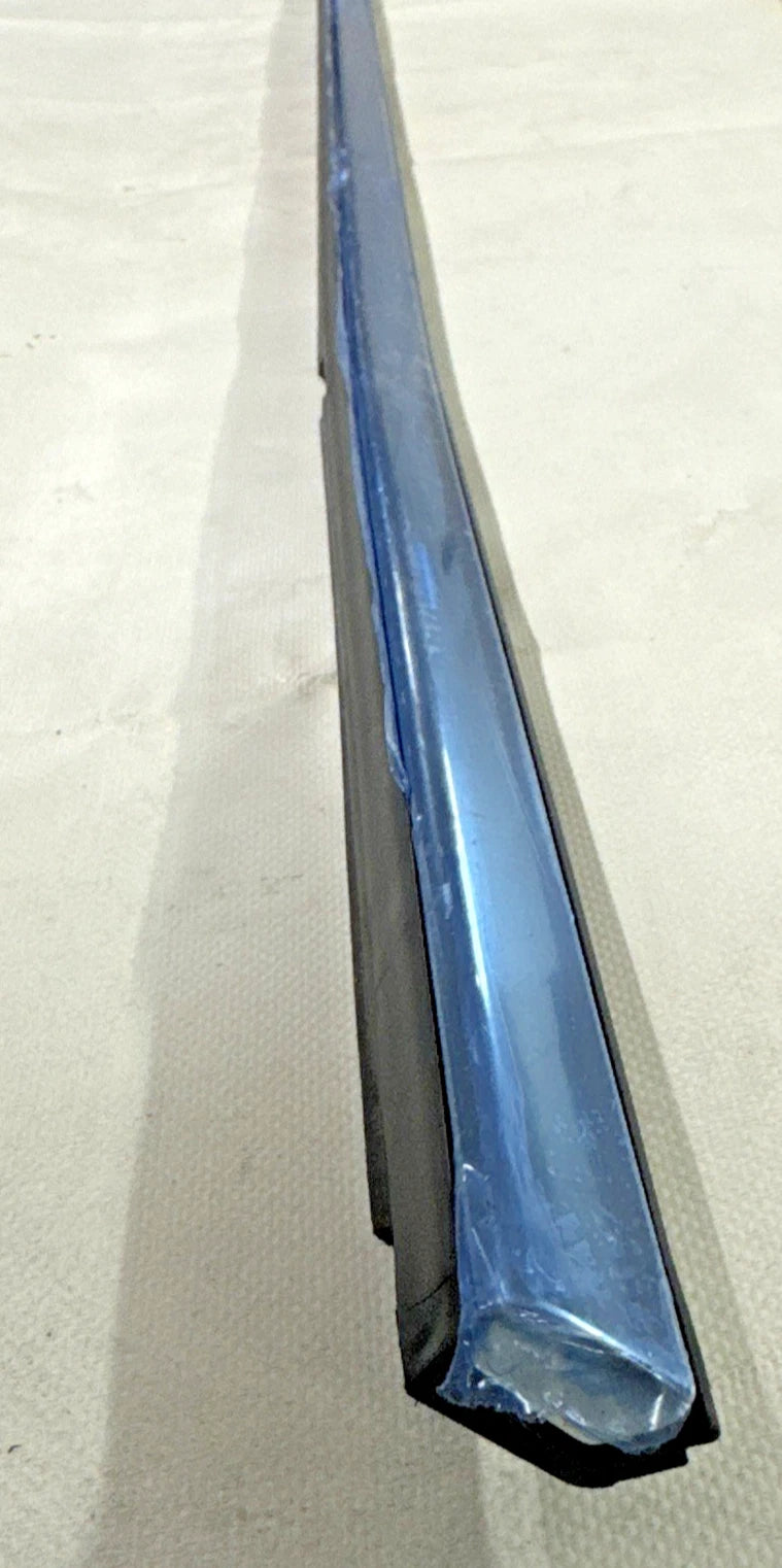GUARNIZIONE RASCHIAVETRO PORTA ANT. SINISTRA ORIGINALE FIAT 500X  COD. 51937061