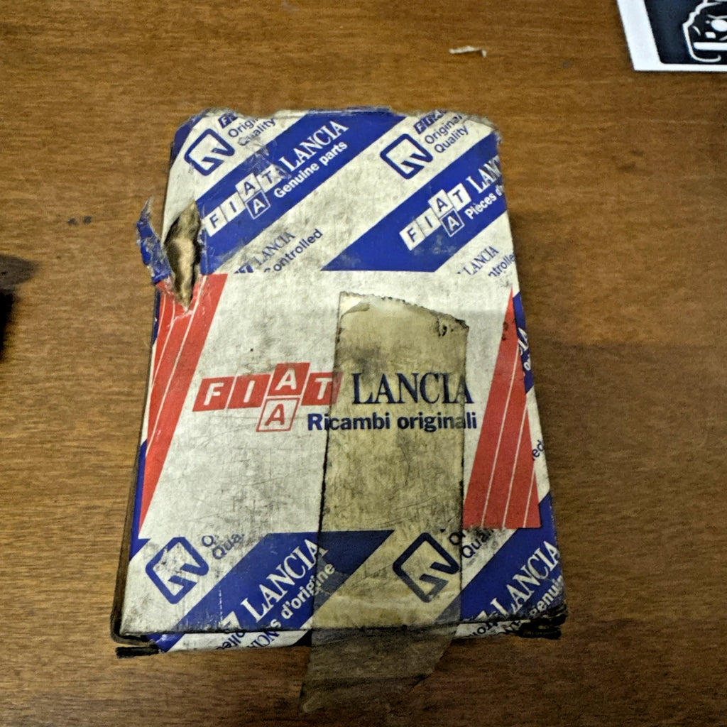 KIT PASTIGLIE FRENI POSTERIORI ORIGINALI FIAT CROMA / LANCIA THEMA COD. 9945629