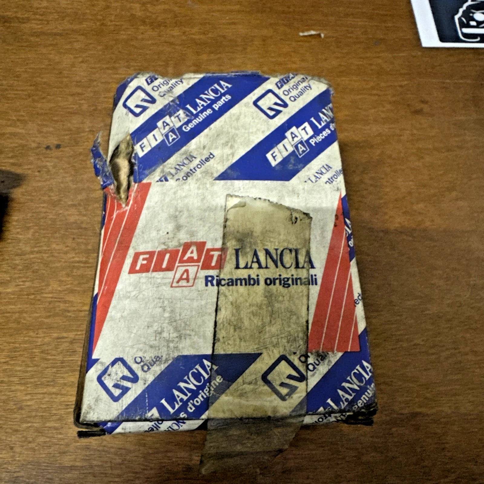 KIT PASTIGLIE FRENI POSTERIORI ORIGINALI FIAT CROMA / LANCIA THEMA COD. 9945629