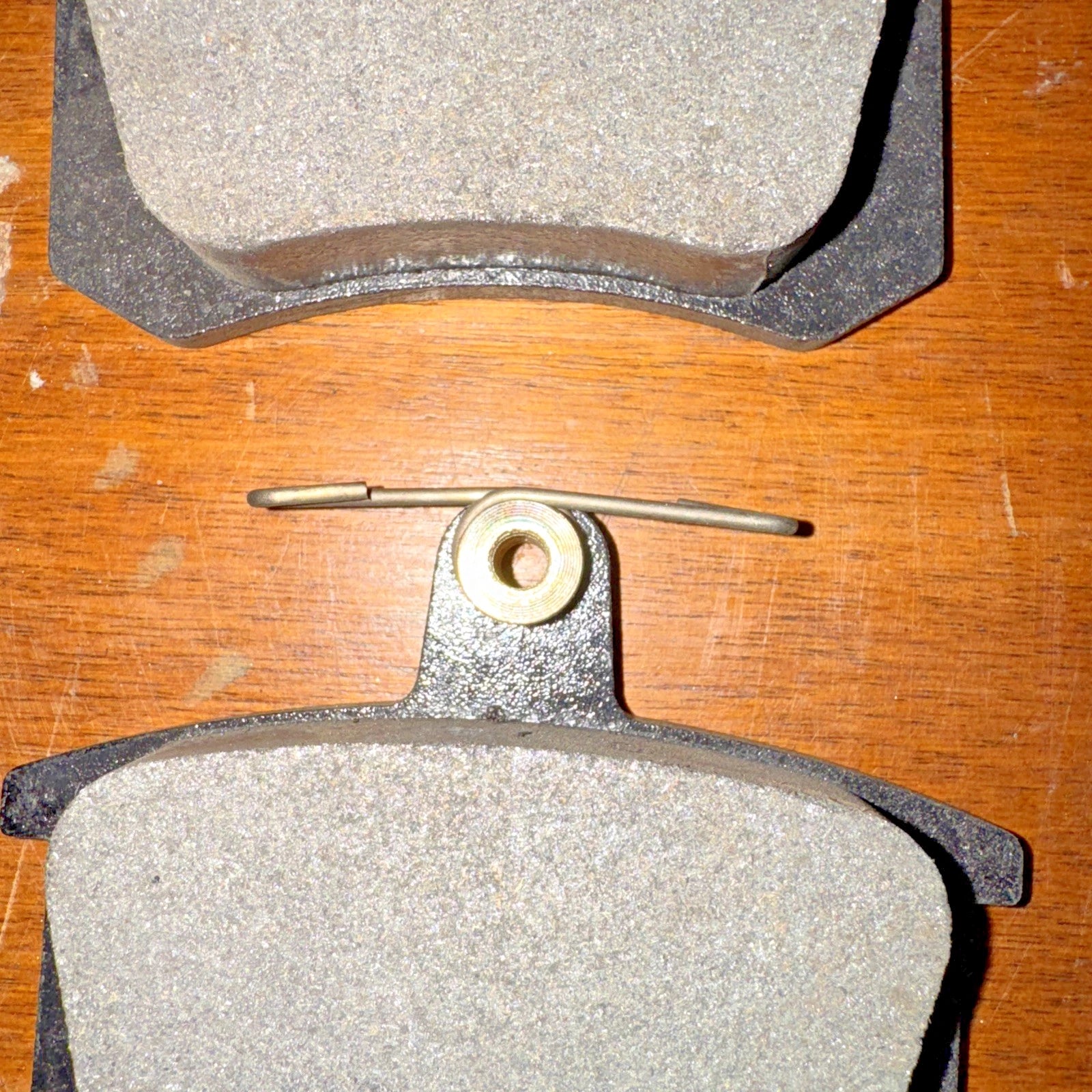 KIT PASTIGLIE FRENI POSTERIORI ORIGINALI FIAT CROMA / LANCIA THEMA COD. 9945629