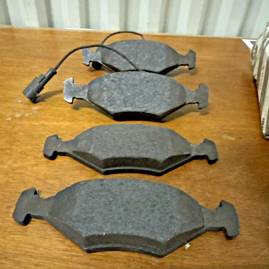 KIT PASTIGLIA FRENOANTERIORE ORIGINALE FIAT BARCHETTA (183_) COD. 9949048