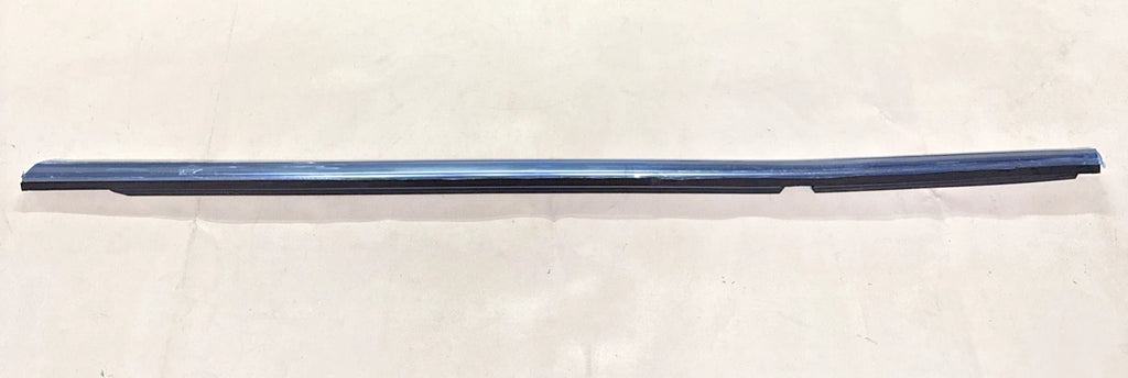 GUARNIZIONE RASCHIAVETRO PORTA ANT. SINISTRA ORIGINALE FIAT 500X  COD. 51937061