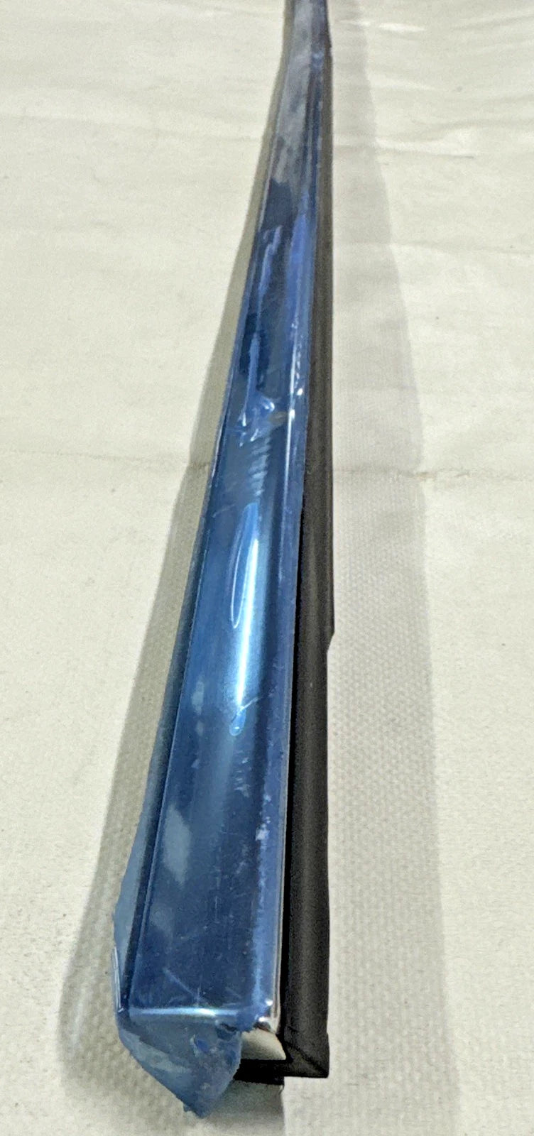 GUARNIZIONE RASCHIAVETRO PORTA ANT. SINISTRA ORIGINALE FIAT 500X  COD. 51937061