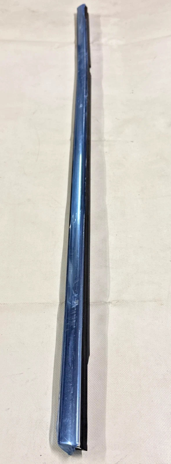 GUARNIZIONE RASCHIAVETRO PORTA ANT. SINISTRA ORIGINALE FIAT 500X  COD. 51937061